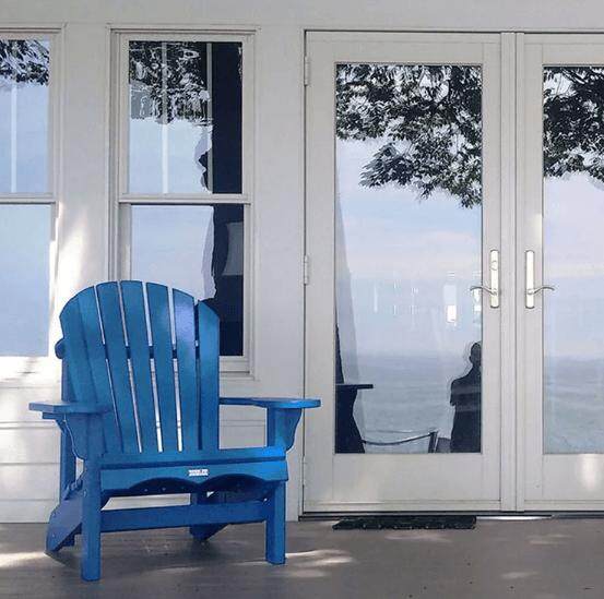What Are the Pros & Cons of Adirondack Chair?